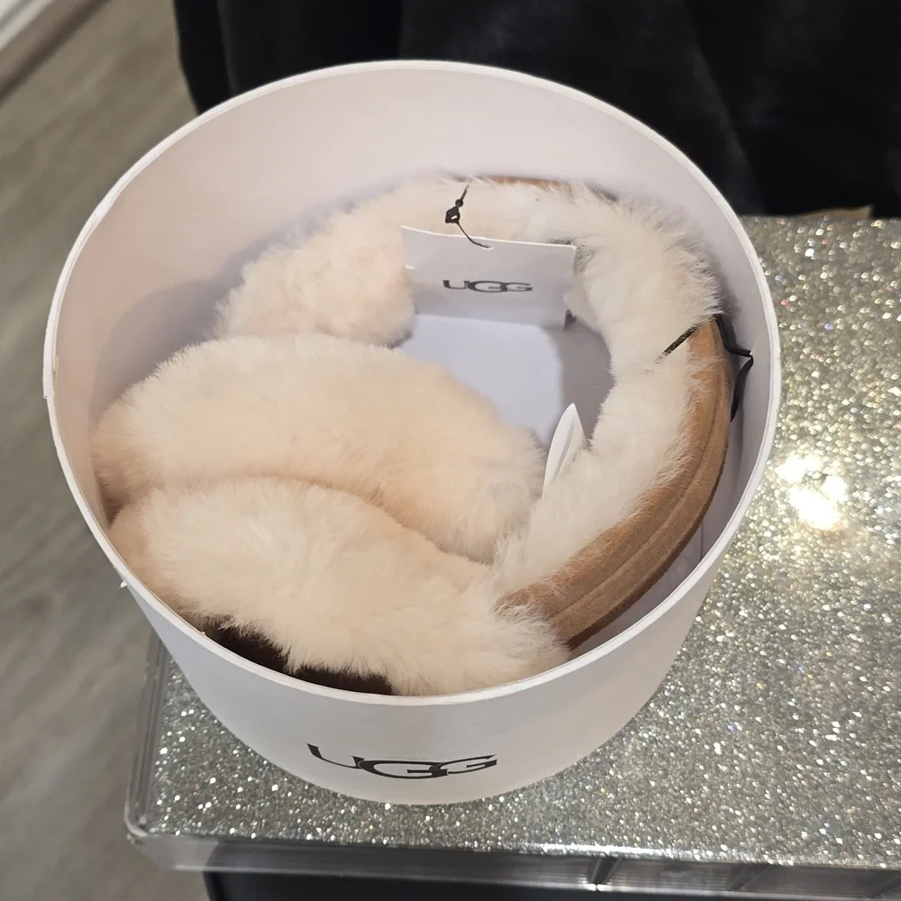 UGG  Shearling Sheepskin‎ Earmuffs